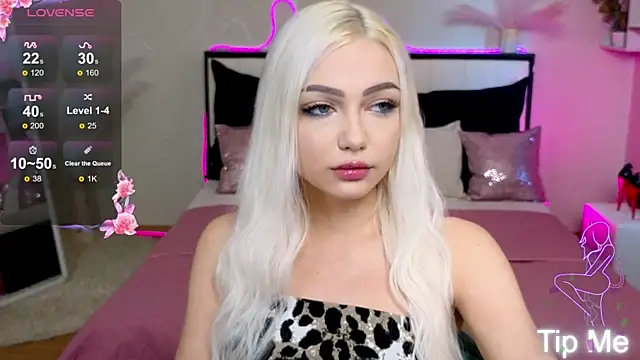 LinaLirian online show from September 24, 2025, 2:09 pm