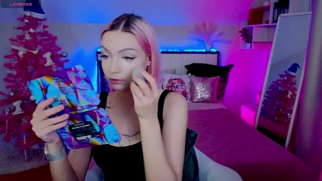 LinaLirian online show from December 20, 2025, 1:40 pm