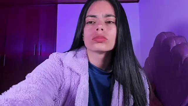 Snapshot of BellaSun_ chatting on October 1, 2025, 4:51 am BellaSun online show from October 1, 2025, 4:51 am