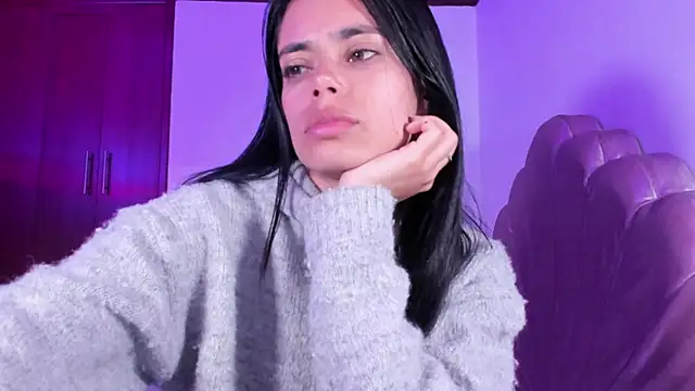 Snapshot of BellaSun_ chatting on October 3, 2025, 5:15 am BellaSun online show from October 3, 2025, 5:15 am