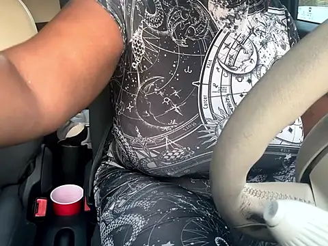 RoyalQueen2u online show from September 20, 2025, 11:11 am