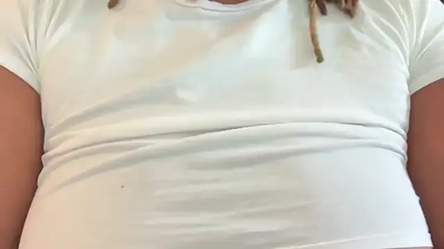 RoyalQueen2u online show from April 22, 2026, 6:31 pm