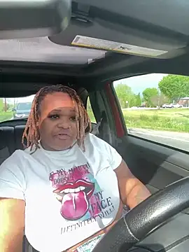 RoyalQueen2u online show from April 24, 2026, 8:22 pm