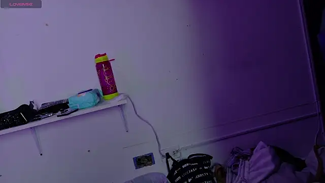 Snapshot of Alicee_stone_ chatting on October 14, 2025, 2:51 pm Alicee stone online show from October 14, 2025, 2:51 pm