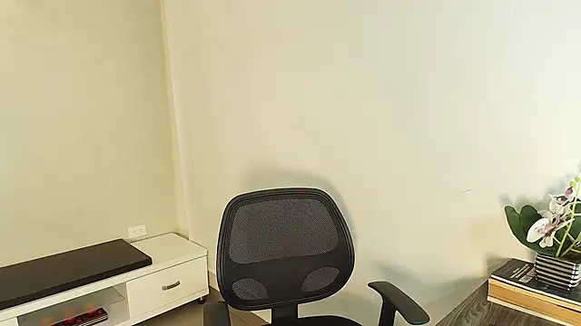  Victoria Collins online show from October 11, 2025, 11:09 am