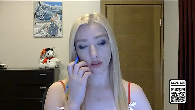 Snapshot of Wild_Silk_Desire chatting on November 28, 2025, 2:31 pm Wild Silk Desire online show from November 28, 2025, 2:31 pm