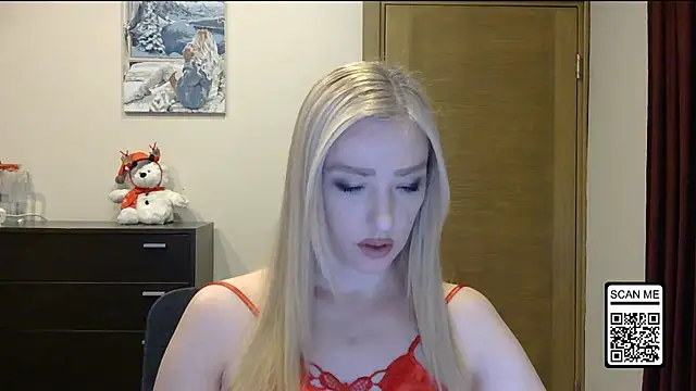 Snapshot of Wild_Silk_Desire chatting on December 17, 2025, 1:28 pm Wild Silk Desire online show from December 17, 2025, 1:28 pm