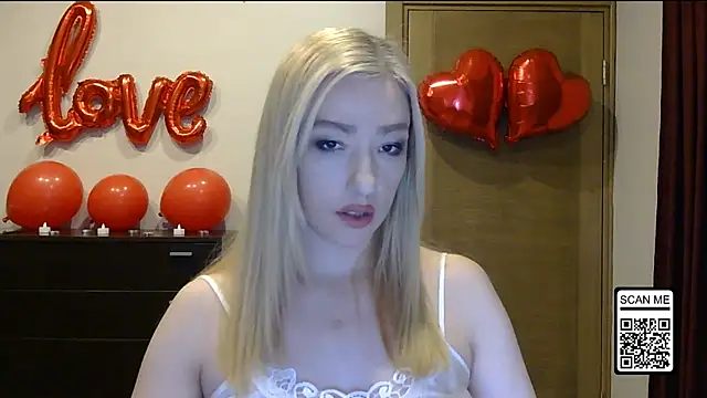 Snapshot of Wild_Silk_Desire chatting on February 15, 2026, 4:36 pm Wild Silk Desire online show from February 15, 2026, 4:36 pm