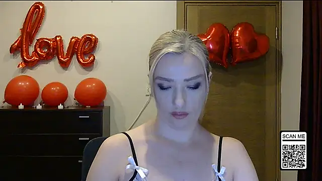 Snapshot of Wild_Silk_Desire chatting on February 17, 2026, 4:24 pm Wild Silk Desire online show from February 17, 2026, 4:24 pm