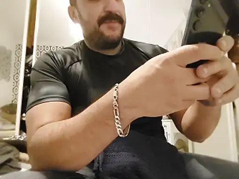 CloudyMuscleBeefy online show from October 26, 2025, 4:46 pm