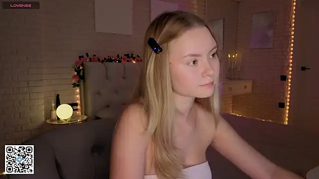 Snapshot of FlowersLover chatting on September 11, 2025, 5:46 pm FlowersLover online show from September 11, 2025, 5:46 pm