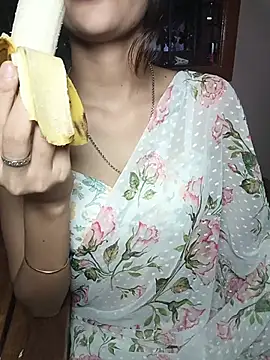 Isha Sax online show from November 7, 2025, 6:41 pm