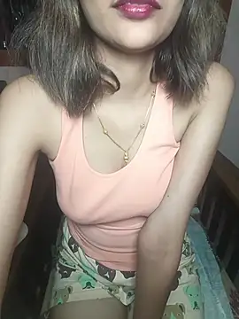 Isha Sax online show from November 25, 2025, 5:02 pm