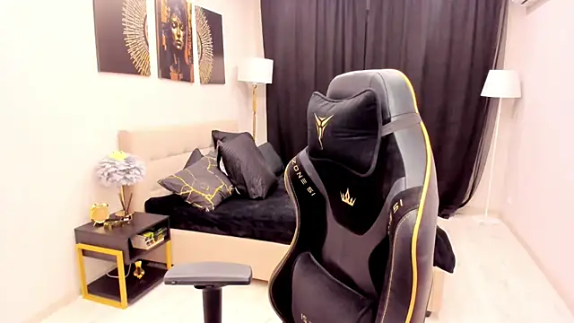 LindaSandy 1 online show from January 18, 2026, 7:45 am