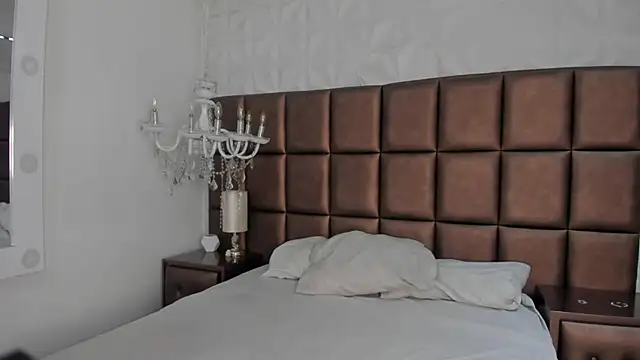 Anittatoro  online show from September 24, 2025, 7:17 pm