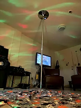 Snapshot of red-ember chatting on January 15, 2026, 6:07 am red-ember online show from January 15, 2026, 6:07 am