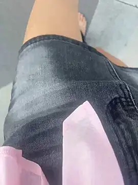 xiaoyuan01 online show from October 11, 2025, 2:11 am