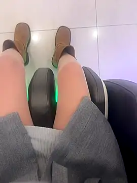 xiaoyuan01 online show from October 16, 2025, 2:45 am