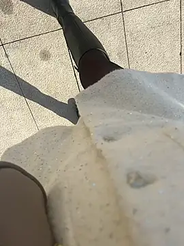 xiaoyuan01 online show from November 19, 2025, 1:27 am