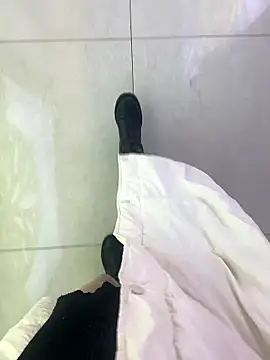 xiaoyuan01 online show from March 18, 2026, 2:15 am