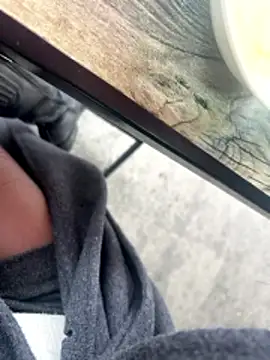 xiaoyuan01 online show from March 19, 2026, 1:42 am