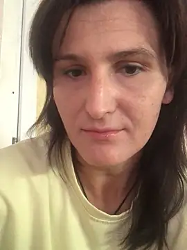 Snapshot of NikaSwan2831 chatting on September 9, 2025, 6:35 am NikaSwan2831 online show from September 9, 2025, 6:35 am