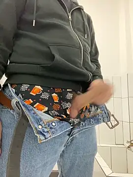 uto857 online show from February 10, 2026, 12:04 am