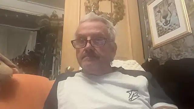 Snapshot of poggles chatting on November 14, 2025, 10:40 pm poggles online show from November 14, 2025, 10:40 pm