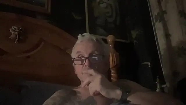 Snapshot of poggles chatting on November 21, 2025, 7:45 pm poggles online show from November 21, 2025, 7:45 pm