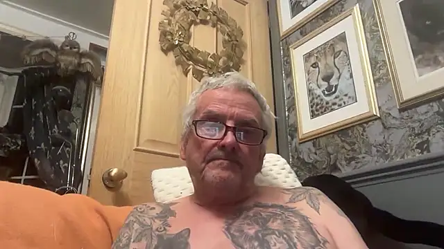 Snapshot of poggles chatting on November 22, 2025, 9:47 pm poggles online show from November 22, 2025, 9:47 pm