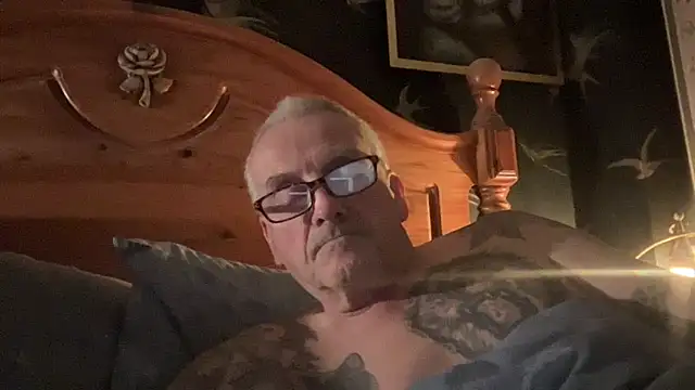 Snapshot of poggles chatting on November 30, 2025, 9:52 pm poggles online show from November 30, 2025, 9:52 pm