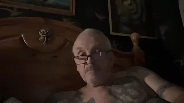 Snapshot of poggles chatting on February 2, 2026, 8:29 pm poggles online show from February 2, 2026, 8:29 pm