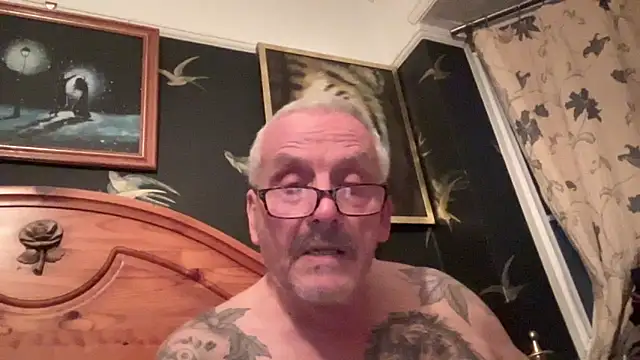 Snapshot of poggles chatting on February 3, 2026, 5:18 pm poggles online show from February 3, 2026, 5:18 pm