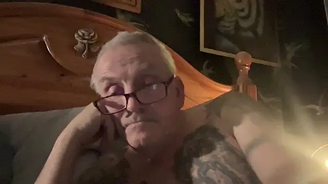 Snapshot of poggles chatting on February 6, 2026, 8:23 pm poggles online show from February 6, 2026, 8:23 pm