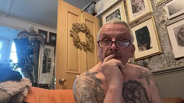 Snapshot of poggles chatting on February 12, 2026, 3:40 pm poggles online show from February 12, 2026, 3:40 pm