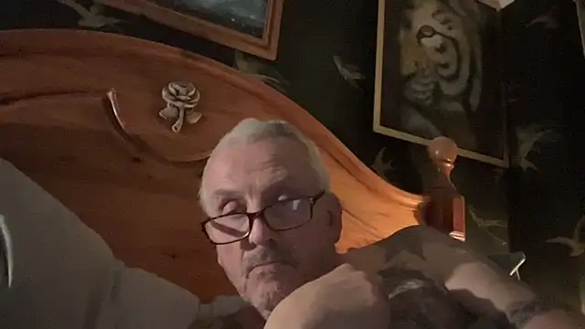 Snapshot of poggles chatting on February 13, 2026, 8:16 pm poggles online show from February 13, 2026, 8:16 pm