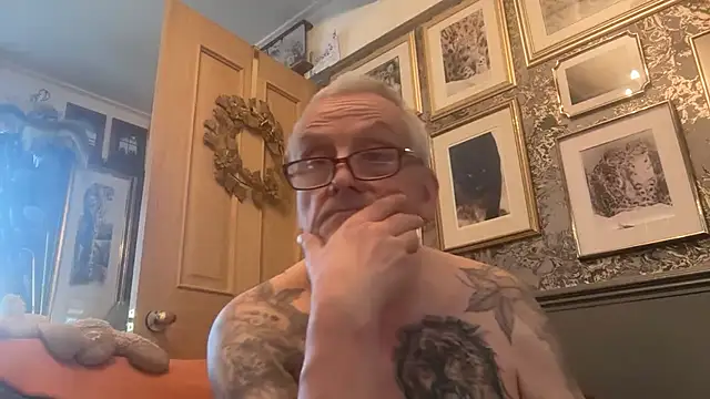 Snapshot of poggles chatting on February 16, 2026, 3:19 pm poggles online show from February 16, 2026, 3:19 pm