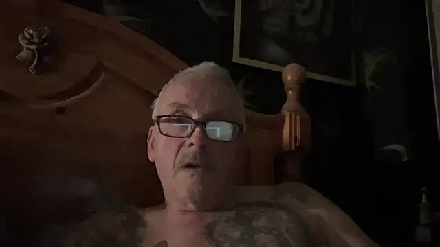 Snapshot of poggles chatting on February 19, 2026, 8:05 pm poggles online show from February 19, 2026, 8:05 pm