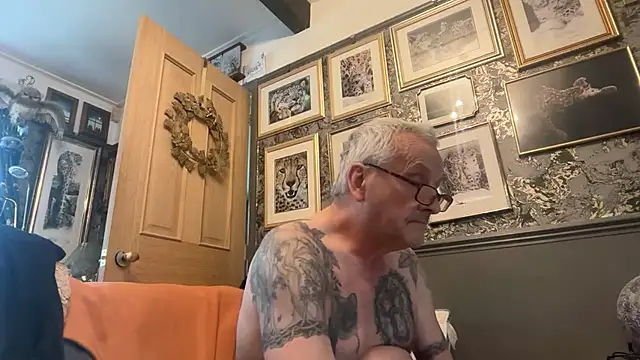 Snapshot of poggles chatting on February 23, 2026, 2:36 pm poggles online show from February 23, 2026, 2:36 pm