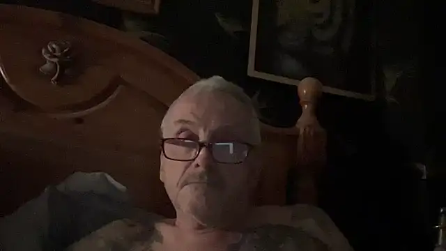 Snapshot of poggles chatting on February 26, 2026, 7:57 pm poggles online show from February 26, 2026, 7:57 pm