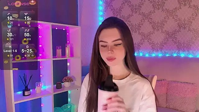 Snapshot of HolyMiax chatting on February 8, 2026, 3:43 am HolyMiax online show from February 8, 2026, 3:43 am