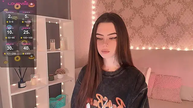 Snapshot of HolyMiax chatting on February 16, 2026, 3:46 am HolyMiax online show from February 16, 2026, 3:46 am