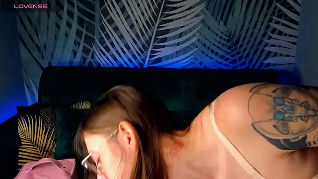 Snapshot of ChristyCrayme chatting on November 21, 2025, 10:19 pm ChristyCrayme online show from November 21, 2025, 10:19 pm