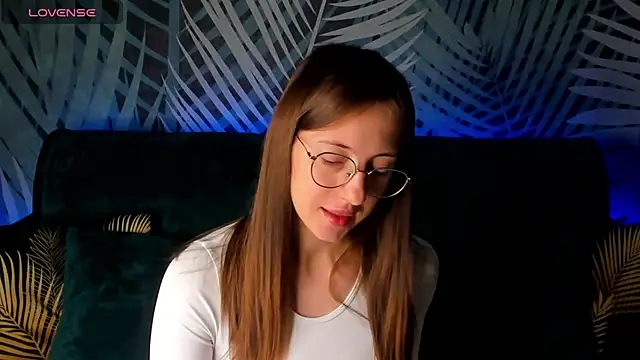 Snapshot of ChristyCrayme chatting on November 22, 2025, 10:20 pm ChristyCrayme online show from November 22, 2025, 10:20 pm