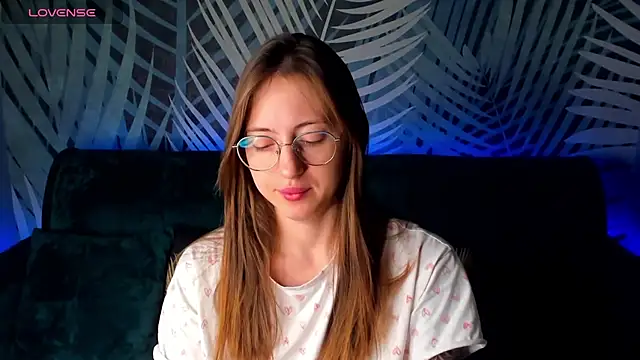 Snapshot of ChristyCrayme chatting on December 3, 2025, 10:41 pm ChristyCrayme online show from December 3, 2025, 10:41 pm