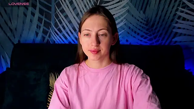 Snapshot of ChristyCrayme chatting on December 16, 2025, 10:04 pm ChristyCrayme online show from December 16, 2025, 10:04 pm