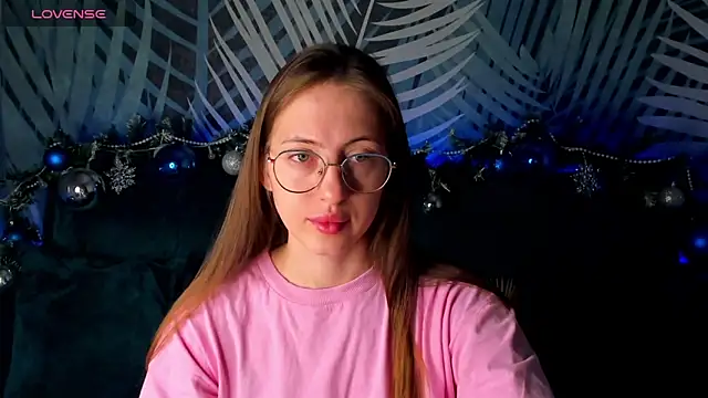 Snapshot of ChristyCrayme chatting on December 18, 2025, 10:05 pm ChristyCrayme online show from December 18, 2025, 10:05 pm