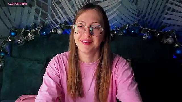 Snapshot of ChristyCrayme chatting on December 20, 2025, 10:17 pm ChristyCrayme online show from December 20, 2025, 10:17 pm