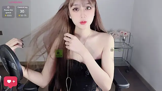 OwQoll online show from October 23, 2025, 6:06 pm