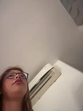 Snapshot of sara_calderon chatting on February 15, 2026, 1:31 pm sara calderon online show from February 15, 2026, 1:31 pm